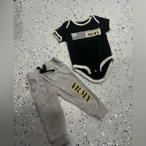 Tiny trooper US Army matching outfit size 6-9 months